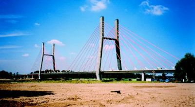Most Siekierkowski, Warszawa, 2001 - Łożyska mostu posadowione na podkładkach EPY