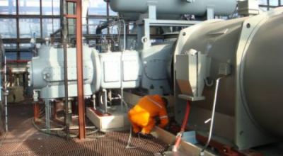 Sprężarki gazu ziemnego NEUMAN ESSER typ 1TZL300 oraz 3TVL300Rafineria w Pavlodarze, Kazachstan; 2008 - Na zlecenie szwajcarskiej firmy Koch-Glitsch Schweiz GmbH nadzorowaliśmy wykonanie posadowienia sprężarek firmy NEUMAN ESSER typu 1TZL300 oraz 3TVL300. Do posadowienia użyto tworzywa CHOCKFAST RED S. G. zaliczanego do klasy doskonałej jakości betonów polimerowych.