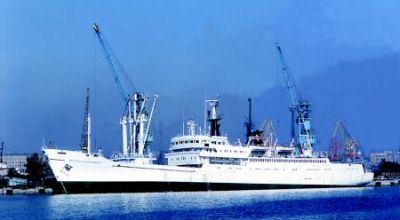 M/s Kapitan Ledóchowski; Stocznia Szczecińska im. A.Warskiego, 1974 - Posadowienie silnika pomocniczego 5BAH22 na podkładkach EP-551