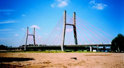Most Siekierkowski, Warszawa, 2001 - Łożyska mostu posadowione na podkładkach EPY